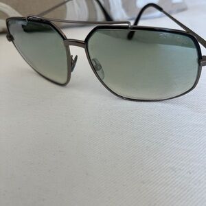 Tom Ford Elegant Black and Brown Sunglasses